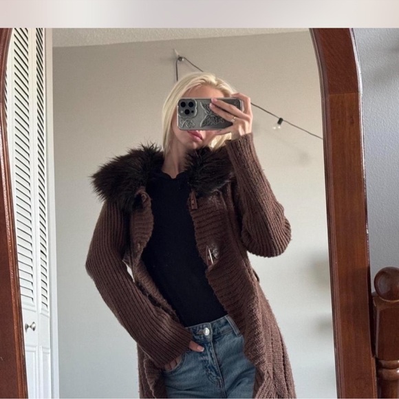 Brown Fur-Trimmed Women's Sweater - Picture 3 of 7